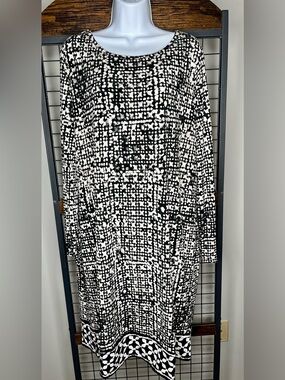 Michael Kors Black and White Long Sleeve Printed Shift Dress